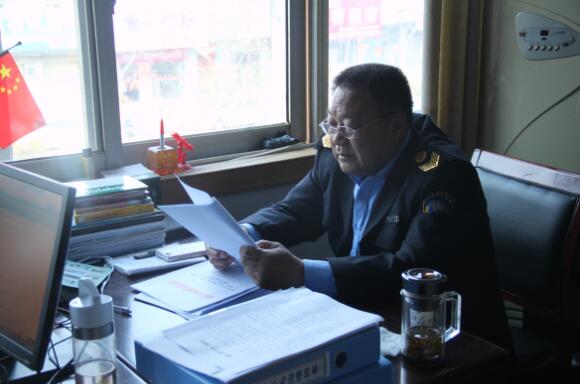 自学县领导讲话精神掠影.jpg